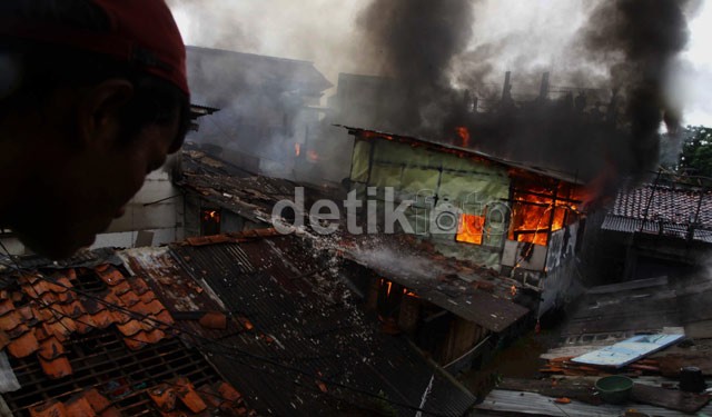 Banjir Belum Pergi, Kebakaran Datang