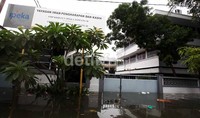 SMP dan SMA Ipeka Kristen Tomang II terendam.