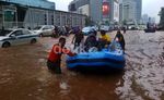 Naik Perahu di Lautan Jl MH Thamrin