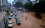 Naik Perahu di Lautan Jl MH Thamrin