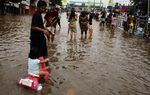 Lokasi Banjir Jadi Tempat Rekreasi Dadakan