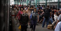Karena KRL hanya sampai Manggarai sehingga terjadi penumpukan penumpang. Ramses/detikFoto.