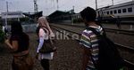 KRL Sampai Manggarai, Penumpang pun Jalan Kaki