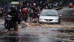 Banjir di Jl. KH Wahid Hasyim Masih Sebetis