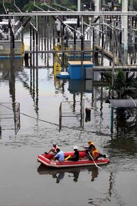 Akibat banjir, PLTU di bagian utara Jakarta tersebut tidak bisa beroperasi optimal. Agus Trimukti/Humas PLN.