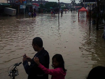 Air Rendam Kompleks Villa Nusa Indah II Bogor
