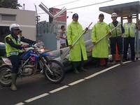 PT Astra Daihatsu Motor menyiapkan beberapa peralatan keselamatan seperti 1 unit perahu karet dan 1 unit truk tronton yang digunakan untuk mengevakuasi karyawan yang akan masuk dan pulang ke rumahnya masing-masing.