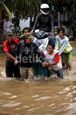 Jl KH Abdullah Syafei Masih Terendam