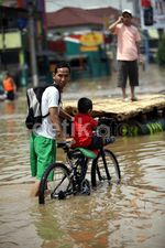 Jl KH Abdullah Syafei Masih Terendam