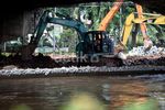 Perbaikan Tanggul Latuharhari Dikebut