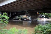 Berbeda dengan hari pertama, alat berat kini mulai digunakan. Ada beko berukuran besar dan sedang yang dilibatkan dalam proses pengerjaan. Rachman Haryanto/detikFoto.