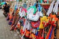 Kuda kepang dan cemeti merupakan souvenir khas perayaan Sekaten. Dari keberadaan kedua benda tersebut, akan segera terlacak ciri kerajaan Dinasti Mataram Islam (Surakarta dan Yogyakarta) sebagai kerajaan agraris.