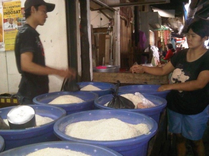 Stok Beras Pasca Banjir di Jakarta Aman, Tapi Harga Naik