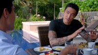 Tangan Daniel Henney dipenuhi dengan tato. (AXN)