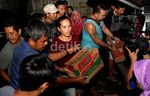 Shinta Bachir Berikan Bantuan Korban Banjir