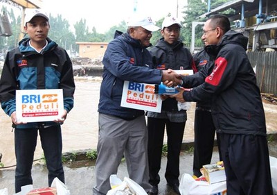 Penjaga Pintu Air Terima Bantuan