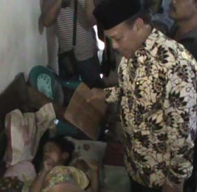 Penderita Tumor Otak di Lamongan Dijemput Ambulance RSUD Soegiri