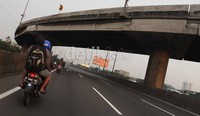 Banjir yang melanda kawasan Jakarta Utara seperti Pluit dan kawasan pantai Ancol membuat akses jalan itu tertutup.         