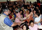 Kunjungi Korban Banjir, Presiden SBY Tersenyum
