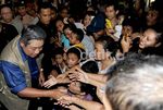 Kunjungi Korban Banjir, Presiden SBY Tersenyum