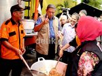 Kunjungi Korban Banjir, Presiden SBY Tersenyum