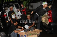 Limbad berjalan kaki dari Matraman hingga Kampung Melayu.