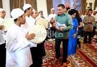 Salawat dengan iringan rebana turut dikumandangkan untuk mendoakan Kellen.