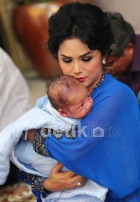 KD menyatakan tak ada perbedaan merawat Kellen dengan anak pertamanya Amora.