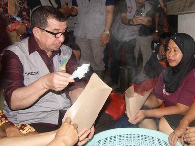 Mensos Kunjungi Pengungsi