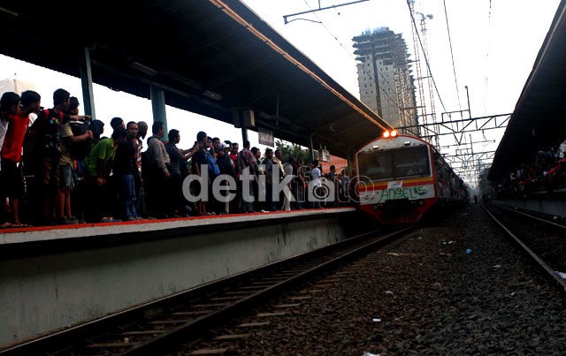 KRL dari Bogor dan Bekasi Hanya Finish di Stasiun Manggarai KRL dari Bogor dan Bekasi Hanya Finish di Stasiun Manggarai