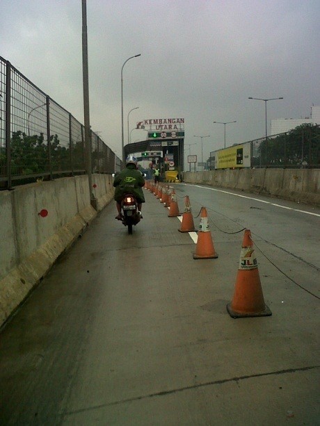 Pluit Banjir, Pemotor Diperbolehkan Masuk Tol Lodan