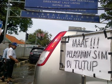 Masih Banjir, Pembuatan SIM di Satpas Jakbar Masih Ditutup