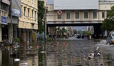 Glodok dan Mangga Dua Masih Terendam Air