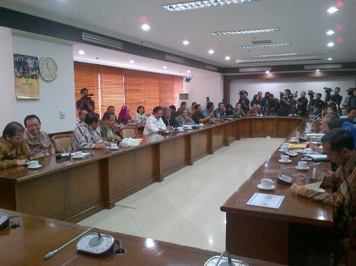 Jokowi Juga Laporkan Banjir Jakarta kepada Pimpinan DPR