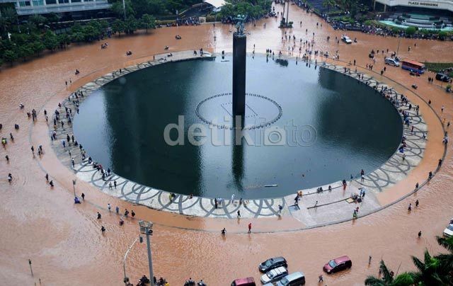 6 Cara Agar Tetap Traveling di Saat Banjir