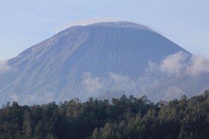 Mencapai Klimaks di Puncak Mahameru