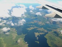 Danau Sentani terbentang dari Kota Jayapura hingga Kabupaten Jayapura, Papua. Danau Sentani memiliki luas sekitar 9.360 hektar. Danau ini memiliki 21 pulau kecil di atasnya, bagaikan gugusan pulau di lautan (Afif/detikTravel)