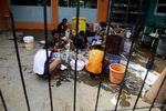 Mini Market Bersih-bersih Usai Banjir