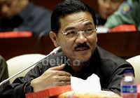 Gamawan memaparkan masalah pendistribusian e-KTP kepada anggota Komisi II. Ramses/detikFoto.