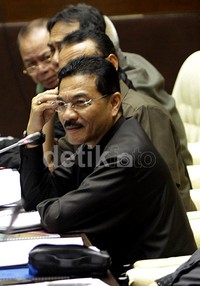 Gamawan mengatakan bahwa pihak konsorsium Percetakan Negara Republik Indonesia (PNRI) sampai saat ini telah dapat menyelesaikan fisik e-KTP. Ramses/detikFoto.