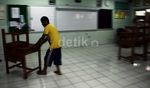 Pasca Banjir, SMA 8 Bersih-bersih