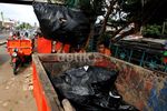 Bersihkan Sampah Sisa Banjir