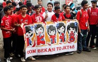 Tak hanya para personel JKT48 saja, cowok-cowok penggemar JKT48 pun kompak berbaju merah. Gus Mun/detikHOT.
