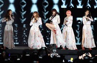     4minute terlihat cantik dan seksi dibalut rok yang menerawang di acara '27th Golden Disk Awards'Awards. AFP PHOTO/Mohd Rasfan.