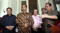 Jokowi pun menyambut baik bantuan dari perusahaan-perusahaan tersebut.
