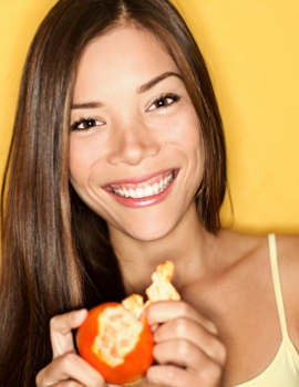 Lebih Sehat Ngemil Biskuit Gandum atau Jeruk?