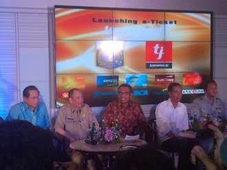  Jokowi Luncurkan e-Ticketing Bus TransJ & Integrasi Kopaja