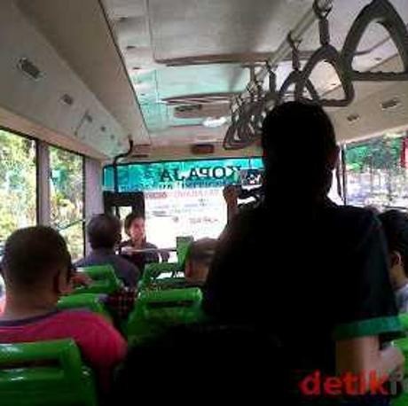 Cari Penumpang, Kopaja AC Masih Keluar Masuk Jalur Reguler dan Busway