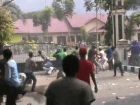 Aksi Demo Nelayan di Mapolres Langkat Sumut Berujung Bentrok