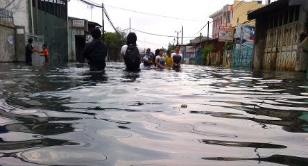 Banjir Belum Surut, Warga Waspadai Leptospirosis